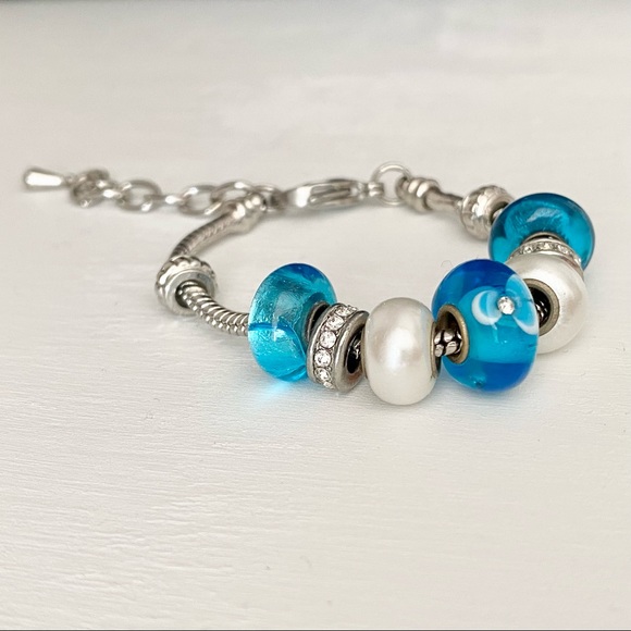 Floral Crystal Glass Bead Bracelet | Bella Perlina 🦋 - Picture 2 of 5